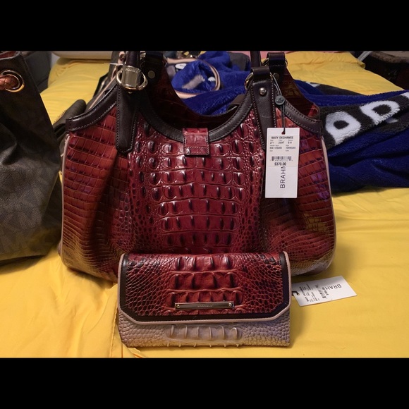 D&B purse-$300.00 Brand new - Picture 2 of 3